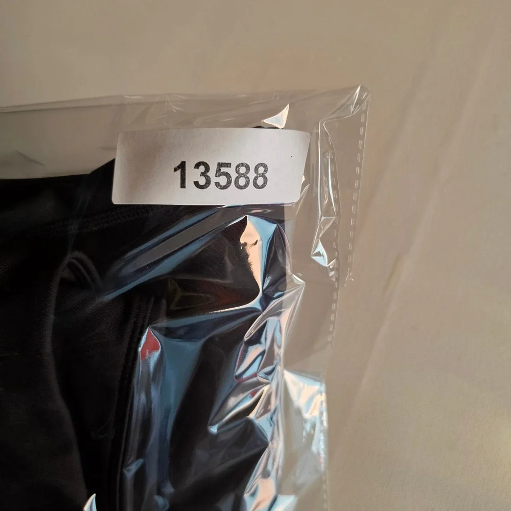 Black High Waisted Athletic Leggings with Side Pockets Size Medium 8 13588
